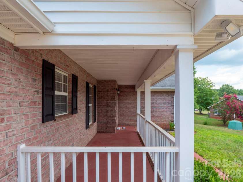 1460 Julius Drive, Salisbury, NC 28147.  MLS# CAR4398025, YatesRealty ID 37805. 