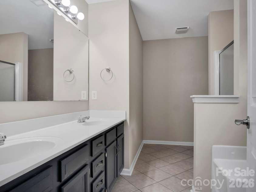1460 Julius Drive, Salisbury, NC 28147.  MLS# CAR4398025, YatesRealty ID 37805. Master Bath
