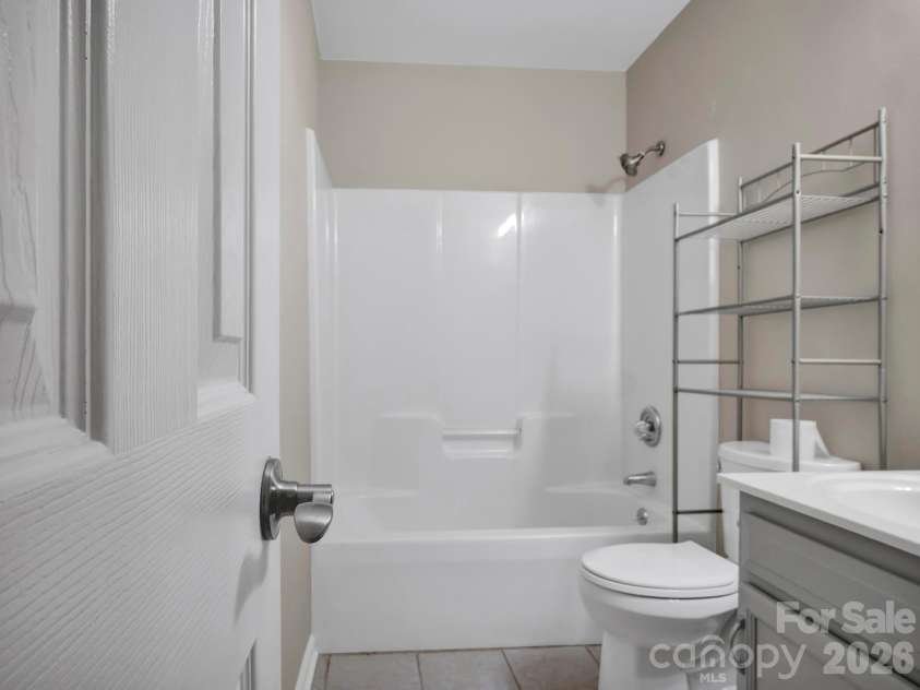 1460 Julius Drive, Salisbury, NC 28147.  MLS# CAR4398025, YatesRealty ID 37805. Second Bath