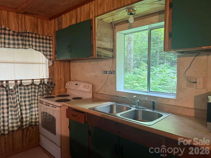 181 Lyman Lane, Rosman, NC 28772.  MLS# CAR4403958, YatesRealty ID 37806. 