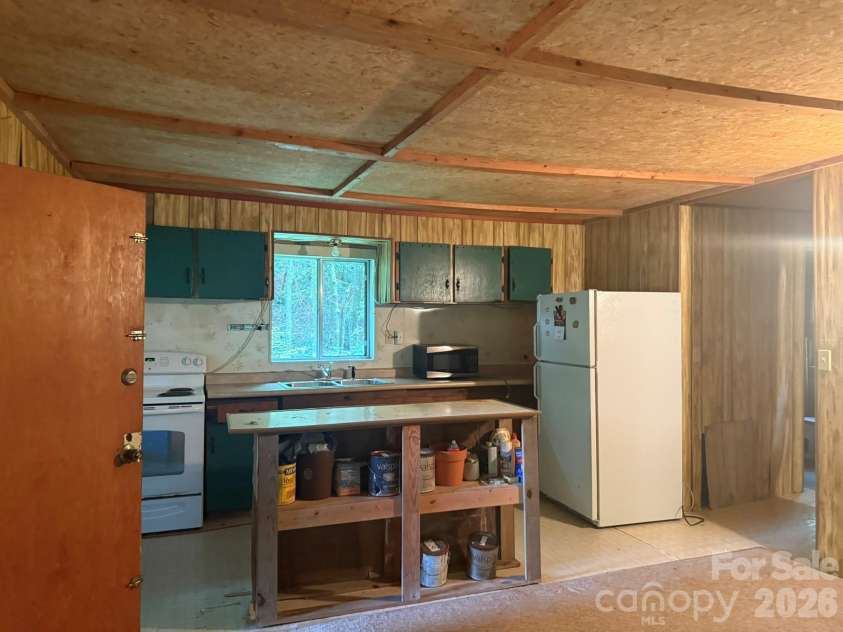 181 Lyman Lane, Rosman, NC 28772.  MLS# CAR4403958, YatesRealty ID 37806. 