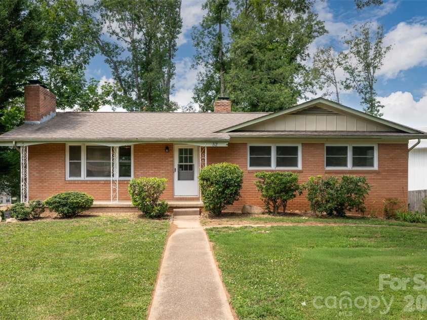 52 Blake Drive, Arden, NC 28704.  MLS# CAR4392917, YatesRealty ID 37808. 