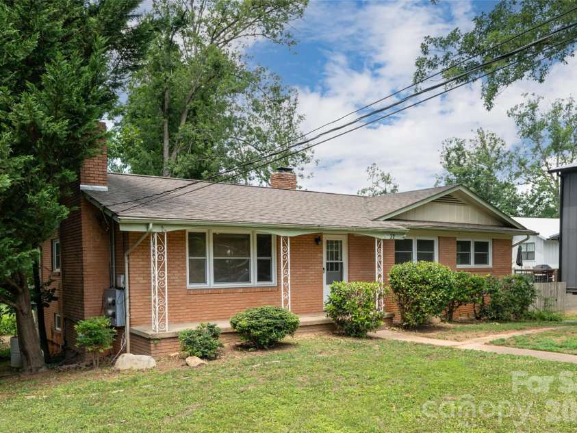 52 Blake Drive, Arden, NC 28704.  MLS# CAR4392917, YatesRealty ID 37808. 