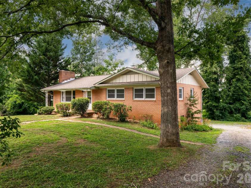 52 Blake Drive, Arden, NC 28704.  MLS# CAR4392917, YatesRealty ID 37808. 