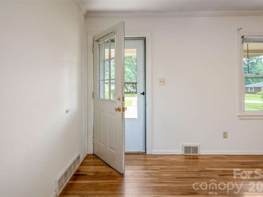 52 Blake Drive, Arden, NC 28704.  MLS# CAR4392917, YatesRealty ID 37808. 