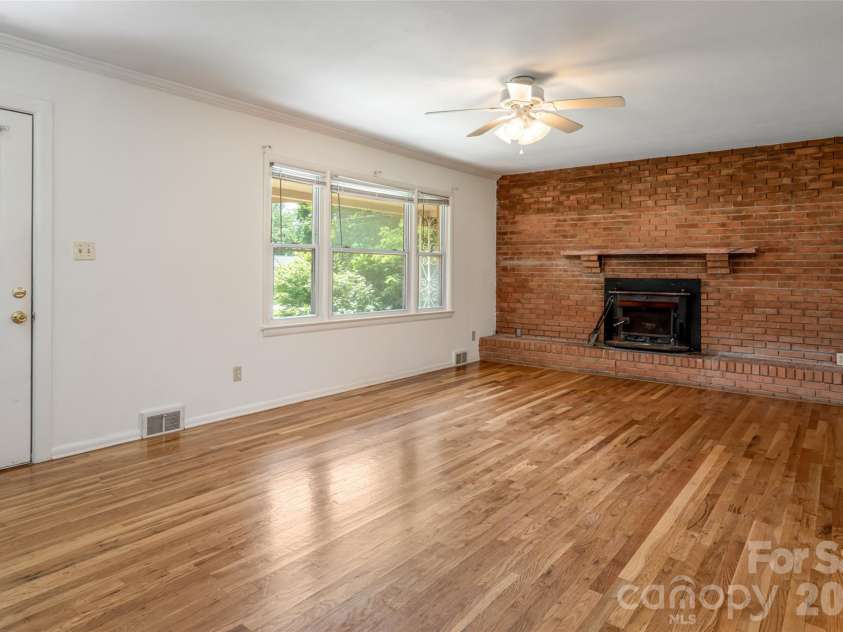 52 Blake Drive, Arden, NC 28704.  MLS# CAR4392917, YatesRealty ID 37808. 