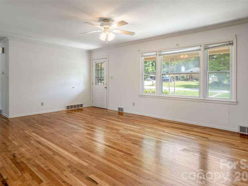 52 Blake Drive, Arden, NC 28704.  MLS# CAR4392917, YatesRealty ID 37808. 