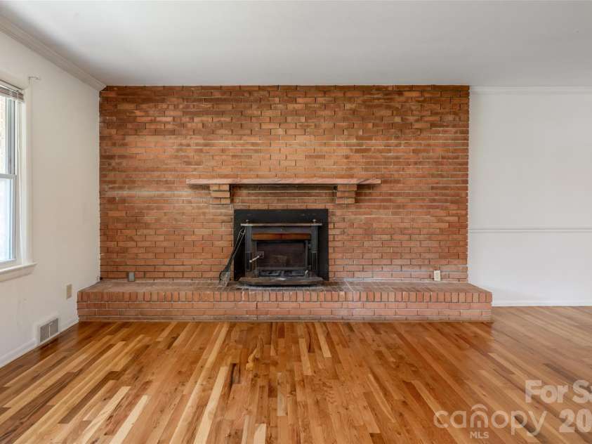 52 Blake Drive, Arden, NC 28704.  MLS# CAR4392917, YatesRealty ID 37808. 