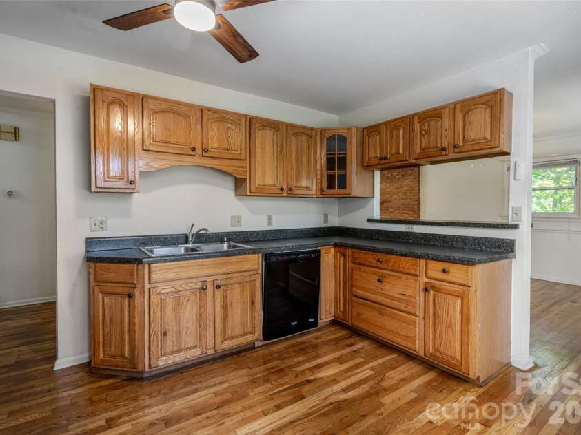 52 Blake Drive, Arden, NC 28704.  MLS# CAR4392917, YatesRealty ID 37808. 