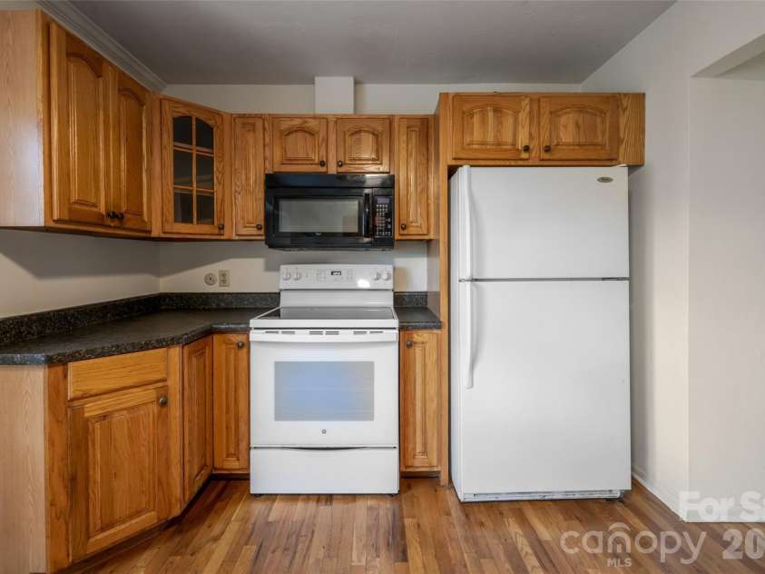 52 Blake Drive, Arden, NC 28704.  MLS# CAR4392917, YatesRealty ID 37808. 