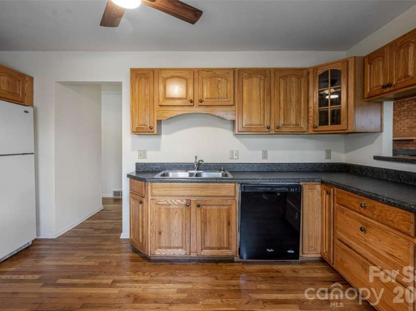 52 Blake Drive, Arden, NC 28704.  MLS# CAR4392917, YatesRealty ID 37808. 