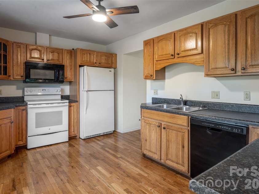 52 Blake Drive, Arden, NC 28704.  MLS# CAR4392917, YatesRealty ID 37808. 