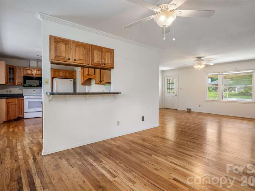 52 Blake Drive, Arden, NC 28704.  MLS# CAR4392917, YatesRealty ID 37808. 
