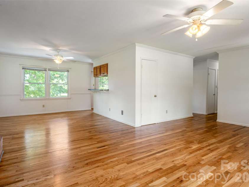 52 Blake Drive, Arden, NC 28704.  MLS# CAR4392917, YatesRealty ID 37808. 