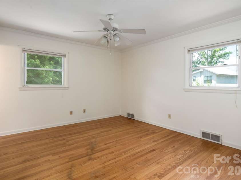 52 Blake Drive, Arden, NC 28704.  MLS# CAR4392917, YatesRealty ID 37808. 