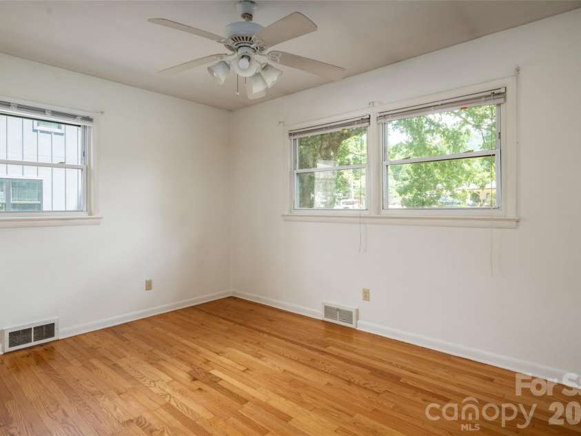 52 Blake Drive, Arden, NC 28704.  MLS# CAR4392917, YatesRealty ID 37808. 