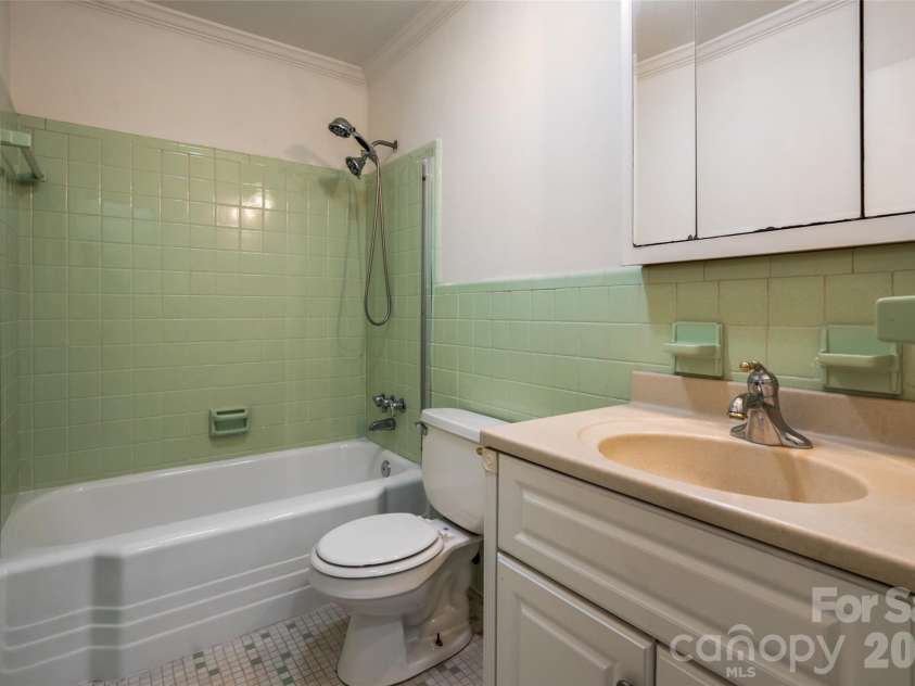 52 Blake Drive, Arden, NC 28704.  MLS# CAR4392917, YatesRealty ID 37808. 