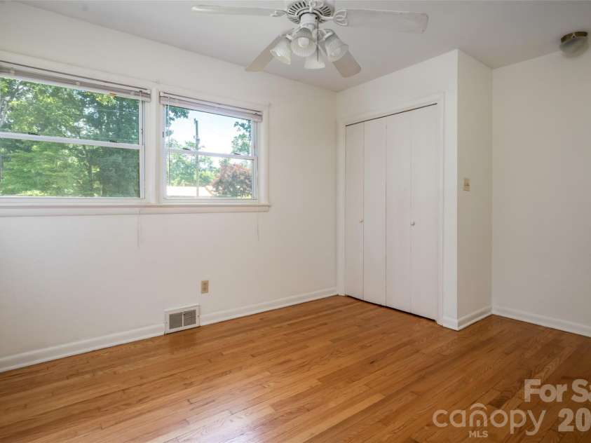 52 Blake Drive, Arden, NC 28704.  MLS# CAR4392917, YatesRealty ID 37808. 