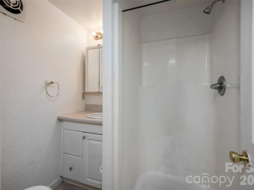 52 Blake Drive, Arden, NC 28704.  MLS# CAR4392917, YatesRealty ID 37808. 