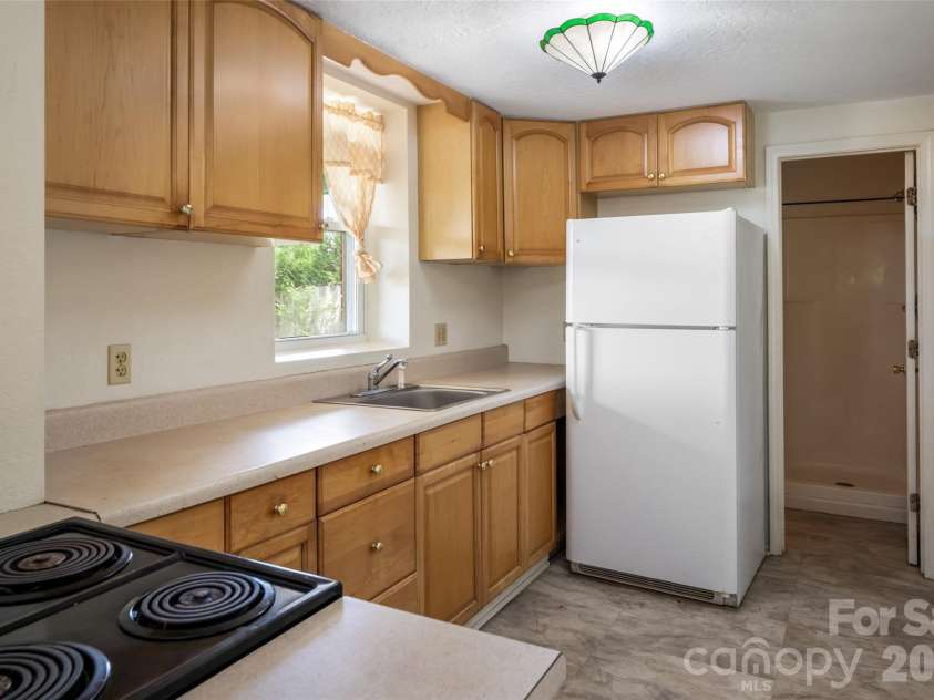 52 Blake Drive, Arden, NC 28704.  MLS# CAR4392917, YatesRealty ID 37808. 