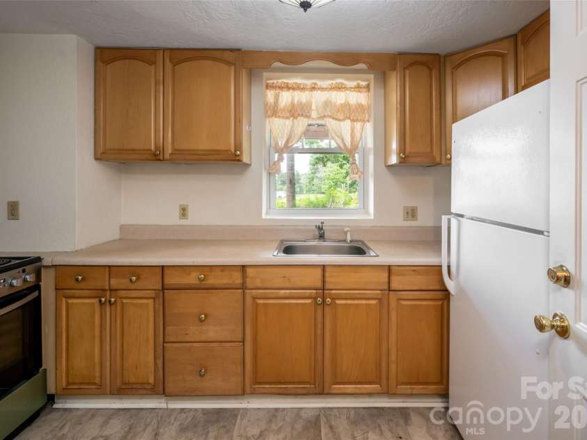 52 Blake Drive, Arden, NC 28704.  MLS# CAR4392917, YatesRealty ID 37808. 