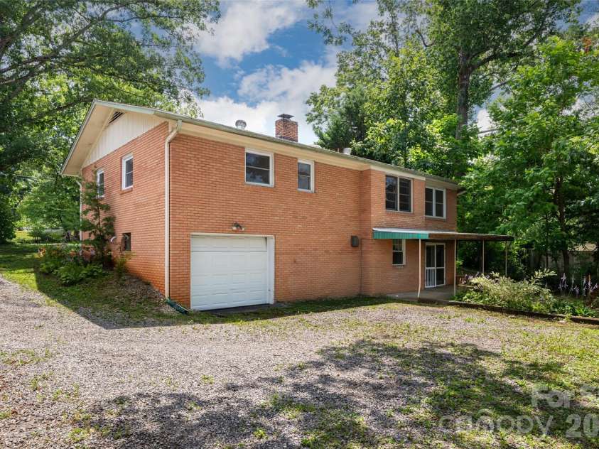 52 Blake Drive, Arden, NC 28704.  MLS# CAR4392917, YatesRealty ID 37808. 