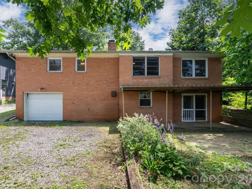 52 Blake Drive, Arden, NC 28704.  MLS# CAR4392917, YatesRealty ID 37808. 
