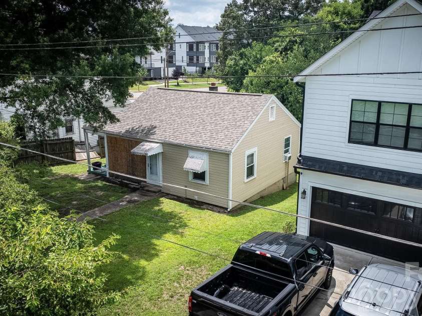 405 Cama Street, Charlotte, NC 28217.  MLS# CAR4402693, YatesRealty ID 37809. 