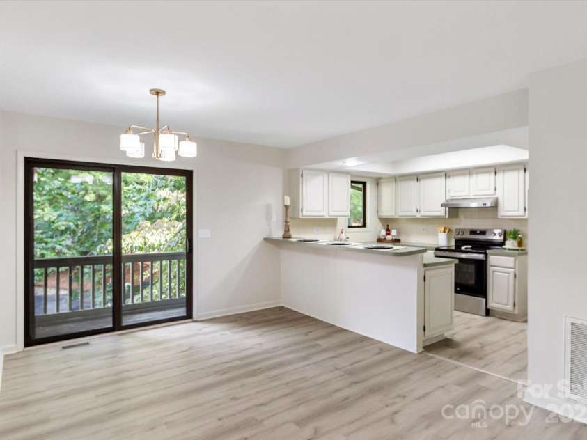 8A Cove Overlook Drive, Hendersonville, NC 28739.  MLS# CAR4298393, YatesRealty ID 37809. Open Dining Area