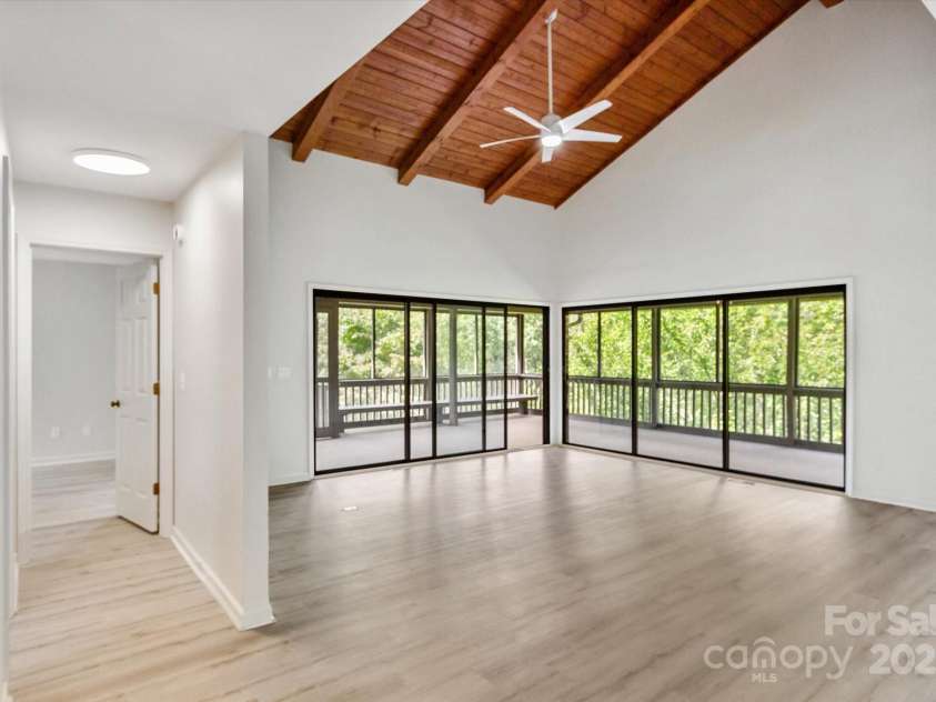 8A Cove Overlook Drive, Hendersonville, NC 28739.  MLS# CAR4298393, YatesRealty ID 37809. Open Living Area