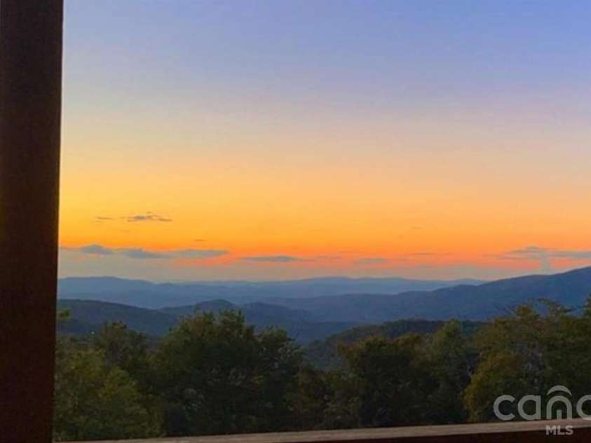 143 Wildflower Ridge, Sugar Mountain, NC 28604.  MLS# CAR4343710, YatesRealty ID 3781. 