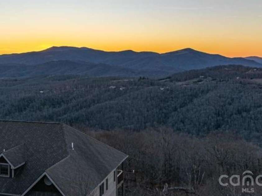 143 Wildflower Ridge, Sugar Mountain, NC 28604.  MLS# CAR4343710, YatesRealty ID 3781. 
