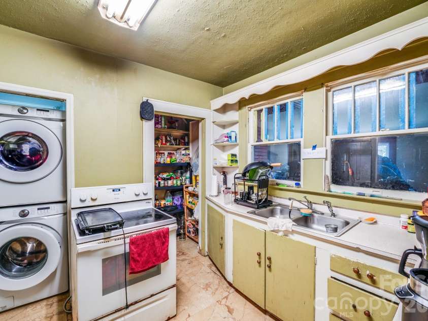 809 Mauney Avenue, Gastonia, NC 28052.  MLS# CAR4303780, YatesRealty ID 3781. 