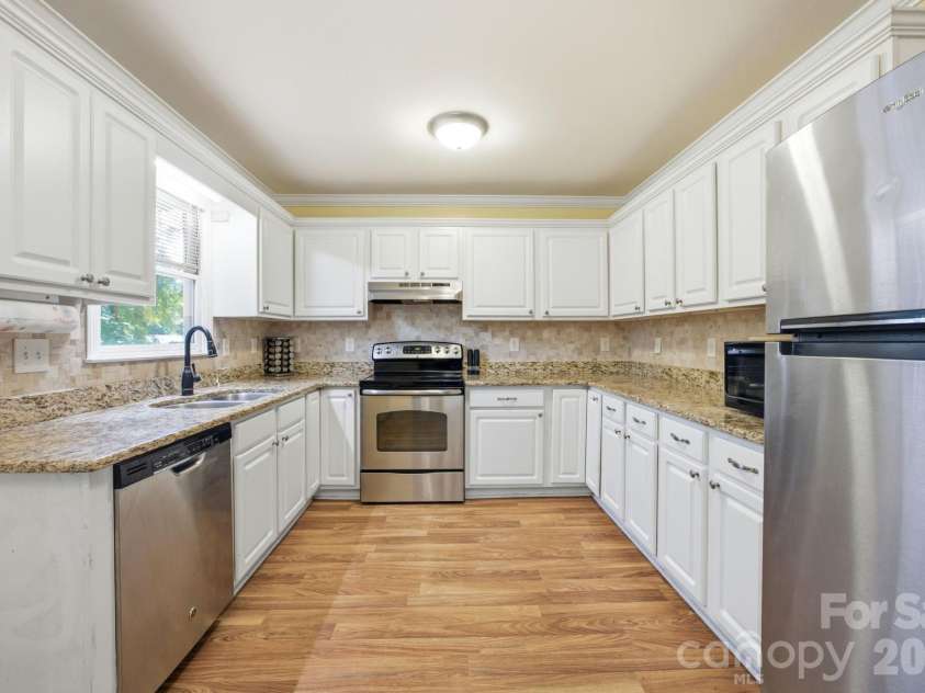 699 Wyndale Drive, Rock Hill, SC 29730.  MLS# CAR4395303, YatesRealty ID 37811. Kitchen