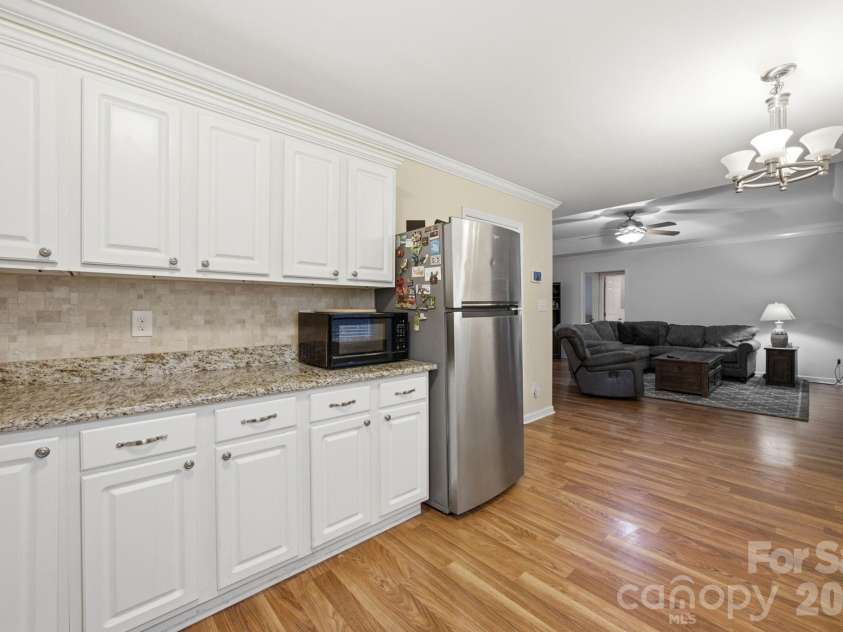 699 Wyndale Drive, Rock Hill, SC 29730.  MLS# CAR4395303, YatesRealty ID 37811. Kitchen