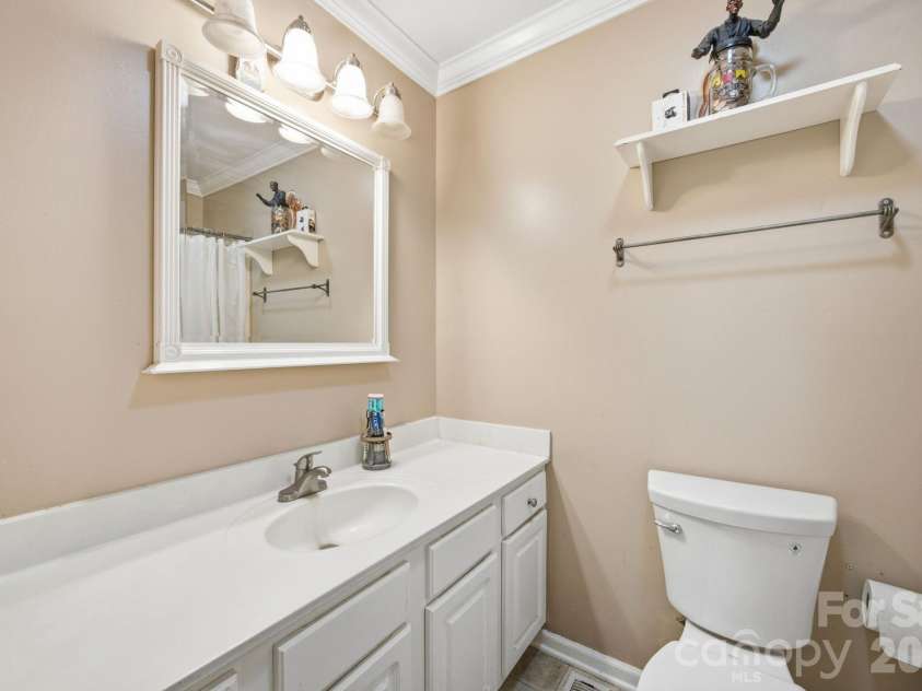 699 Wyndale Drive, Rock Hill, SC 29730.  MLS# CAR4395303, YatesRealty ID 37811. Primary Bath