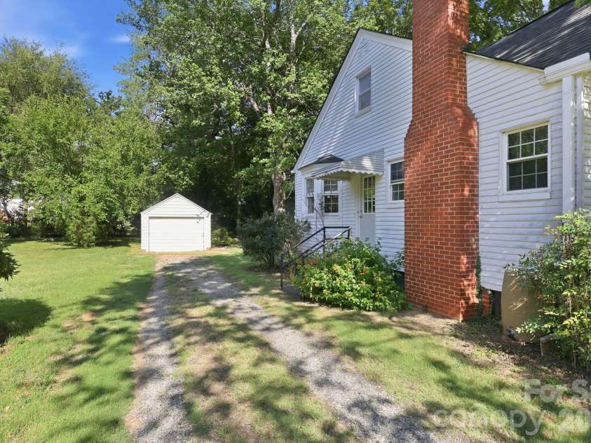 217 Queen Anne Road, Salisbury, NC 28144.  MLS# CAR4402588, YatesRealty ID 37812. 