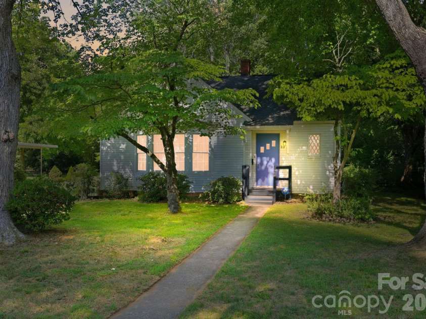 217 Queen Anne Road, Salisbury, NC 28144.  MLS# CAR4402588, YatesRealty ID 37812. 