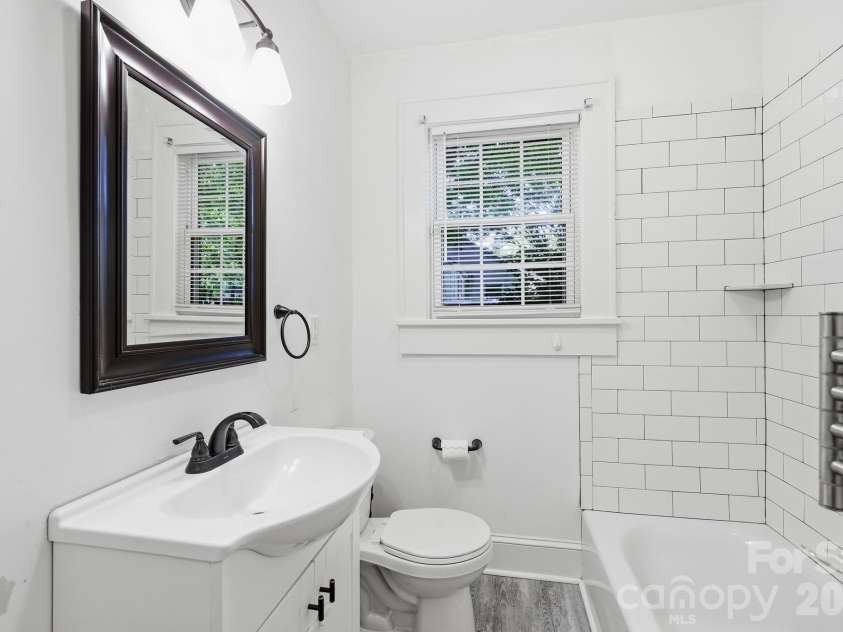 217 Queen Anne Road, Salisbury, NC 28144.  MLS# CAR4402588, YatesRealty ID 37812. Full updated bathroom
