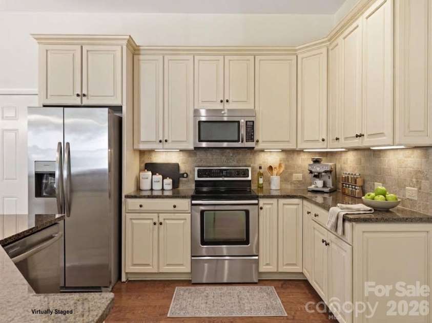 6832 Charter Hills Road, Charlotte, NC 28277.  MLS# CAR4396784, YatesRealty ID 37813. Spacious Kitchen; 42