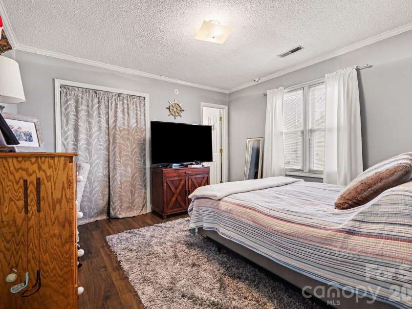 1162 Crestmont Drive, Concord, NC 28025.  MLS# CAR4357805, YatesRealty ID 37818. 