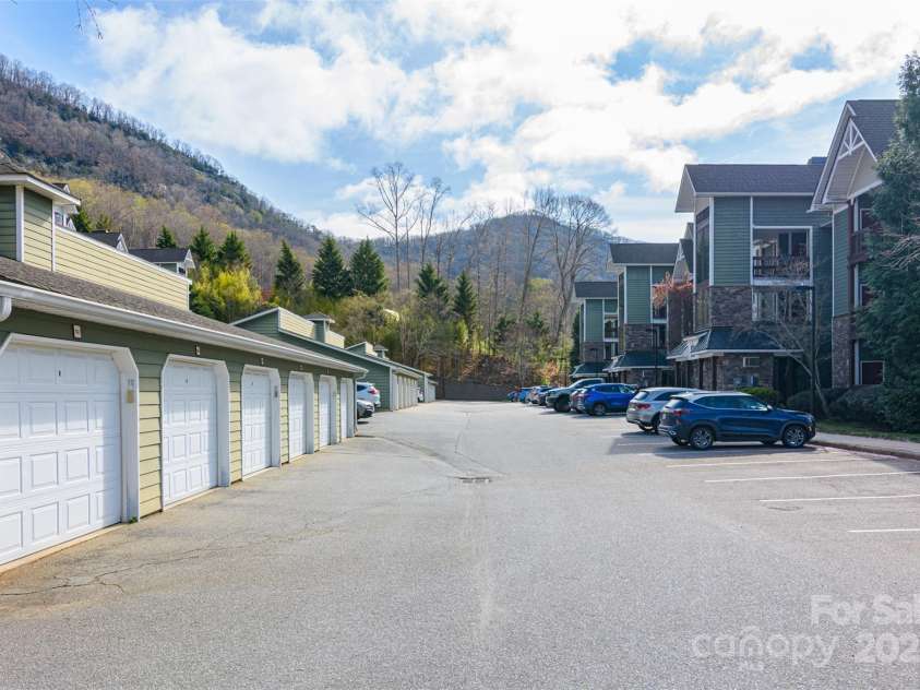 1000 Olde Eastwood Village Boulevard, Asheville, NC 28803.  MLS# CAR4305759, YatesRealty ID 3782. 