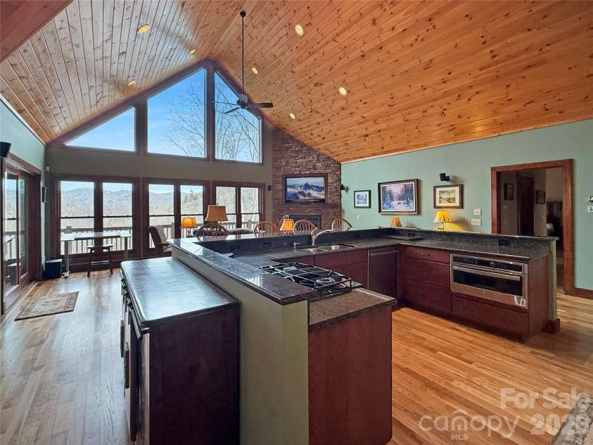 637 Ontario Ridge, Boone, NC 28607.  MLS# CAR4353234, YatesRealty ID 3782. 