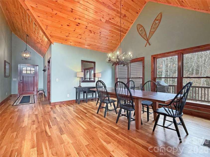 637 Ontario Ridge, Boone, NC 28607.  MLS# CAR4353234, YatesRealty ID 3782. 