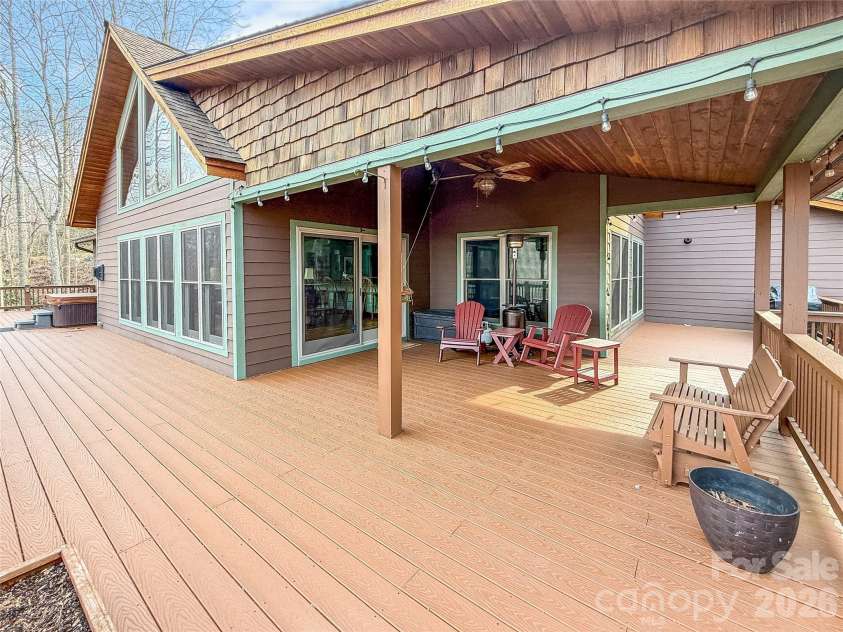 637 Ontario Ridge, Boone, NC 28607.  MLS# CAR4353234, YatesRealty ID 3782. 
