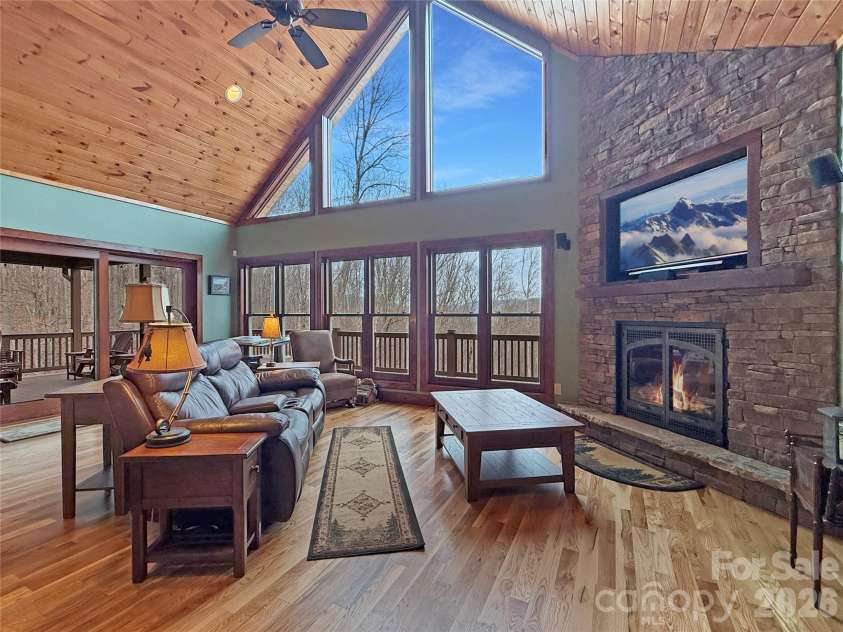 637 Ontario Ridge, Boone, NC 28607.  MLS# CAR4353234, YatesRealty ID 3782. 