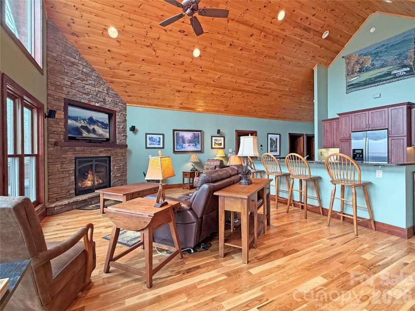 637 Ontario Ridge, Boone, NC 28607.  MLS# CAR4353234, YatesRealty ID 3782. 