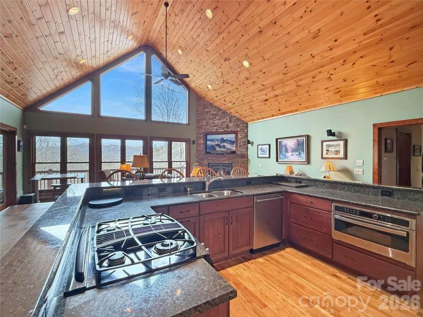 637 Ontario Ridge, Boone, NC 28607.  MLS# CAR4353234, YatesRealty ID 3782. 