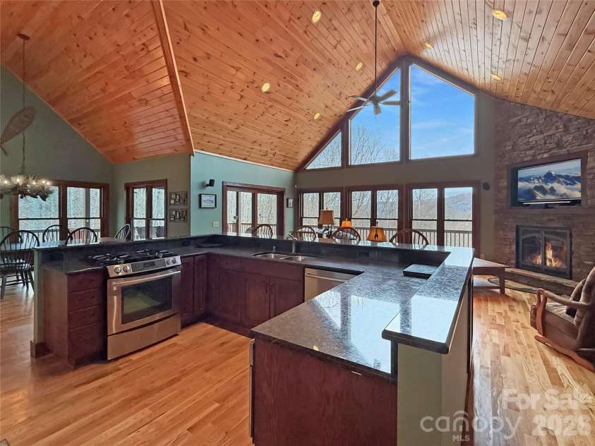 637 Ontario Ridge, Boone, NC 28607.  MLS# CAR4353234, YatesRealty ID 3782. 