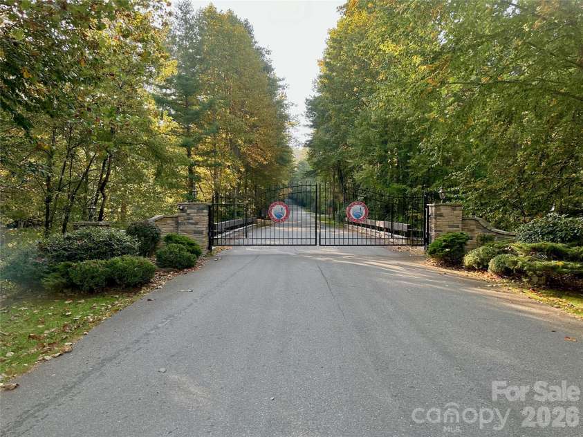 637 Ontario Ridge, Boone, NC 28607.  MLS# CAR4353234, YatesRealty ID 3782. Gated Community